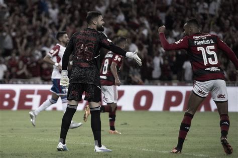 Flamengo bate Fortaleza no Maracanã e alcança G3 VAVEL Brasil