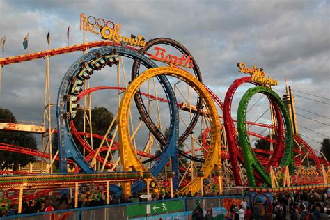 Fünfer Looping Größte Transportable Achterbahn Der Welt