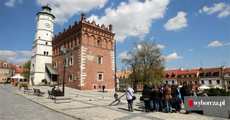 Nowe Ekologiczne Autobusy I Przystanki Dla Sandomierza