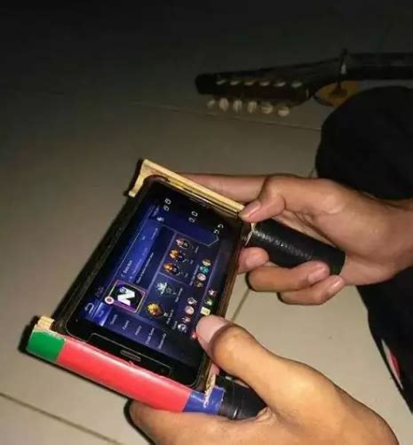 Cara Kocak Ketika Main Game Di Hp Ini Bikin Geleng Kepala Techno Id