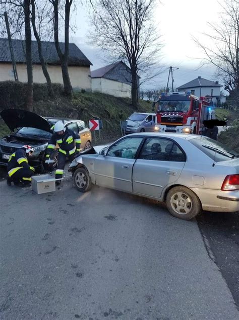 Wypadek W Gminie Iwanowice Czo Owe Zderzenie Samochod W Osobowych I