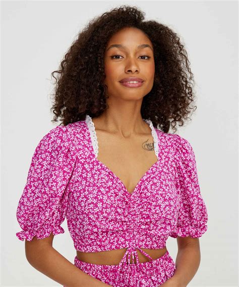 Цветочный костюм с мини-юбкой и выразительным топом — EVDOKIA