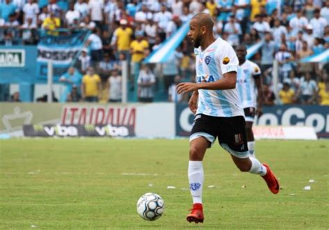 Passagem rápida Paysandu rescinde contrato o lateral Carlinhos