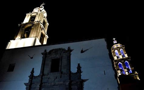 Torres y cúpulas del Templo Hospitalito y Tercera Orden se iluminan en