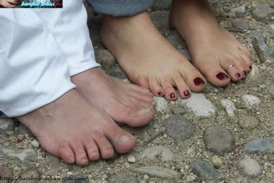 Sizzling Hot Update From Barefoot Urban Girls H Tumbex
