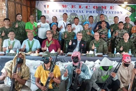 6 Dawlah 2 Npa Sumuko Sa Maguindanao Del Norte Pilipino Star Ngayon