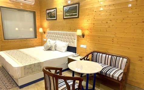 Hotel Wood Stock Luxury Kasauli