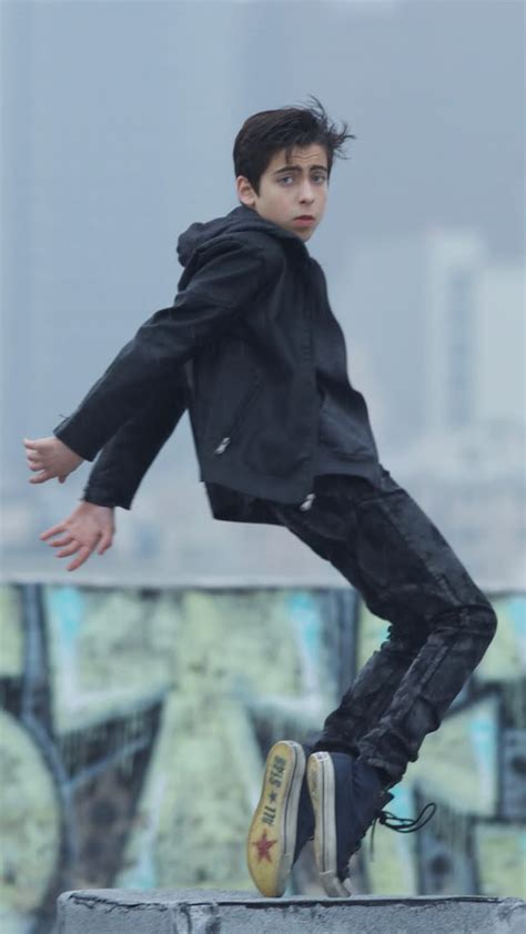 Pin By Bianca Avaro On The Umbrella Academy Hot Actors Cute Actors Funny Umbrella