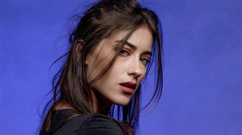 Hazal Kaya Ikinci Turda M Ahitlik Yapacak Sand K Ba Nda S T