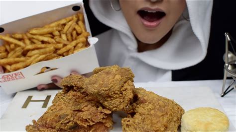 Popeyes Crunchy Spicy Chicken And Cajun Fries With Cheese Sauce No