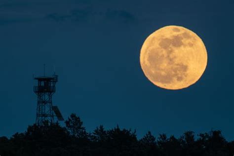 April full moon has us tickled pink in these gorgeous photos | Space