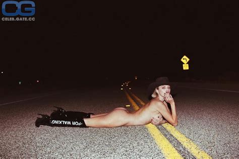 Caroline Vreeland Nude Pictures Photos Playboy Naked Topless Fappening