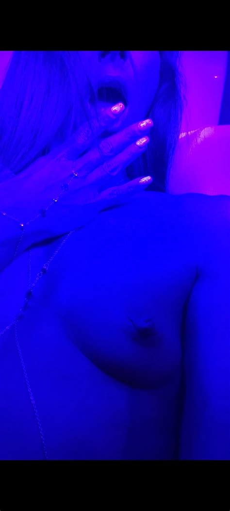 Details 3 Nude Pics XHamster