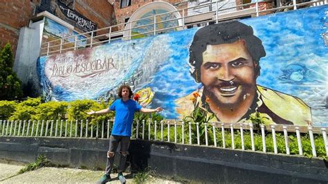 Así es el barrio de PABLO ESCOBAR idolatran al personaje Colombia