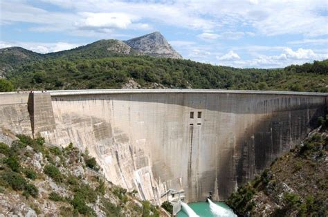 Barrage de Bimont commune de Saint Marc Jaumegarde Bouches du Rhône