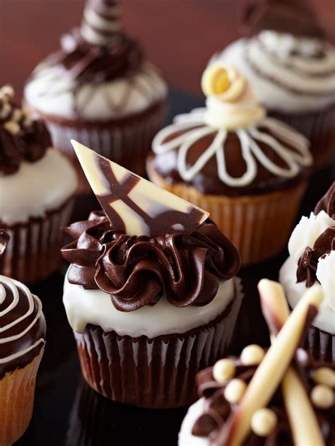 Chocolate cupcakes with amazing decorations! | Chocolate cupcakes ...