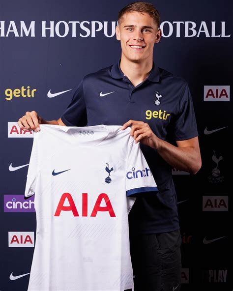 Tottenham Confirm 43m Transfer Of Micky Van De Ven As Fans Praise Club