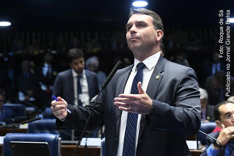 Senador Flávio Bolsonaro Prega Desfiliação De Quem Continuar No Governo