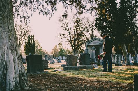 How To Properly Transfer Cremated Remains Our Guide Evergreen