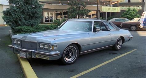 IMCDb.org: 1975 Buick Riviera in "Scorchy, 1976"