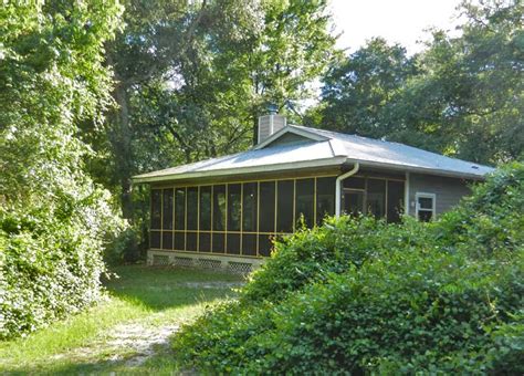 Stephen Foster State Park: Fab river & cabins; odd museum