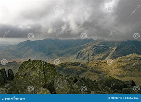 Low Clouds Views From Bowfell Stock Image Image Of Lying Dozen