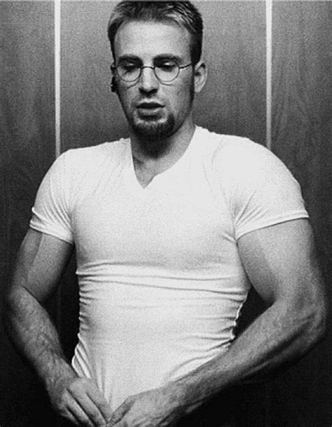 Pin By MontrellDemet On Guys In Eyewear Chris Evans Shirtless Chris Evans Chris Evans Hot
