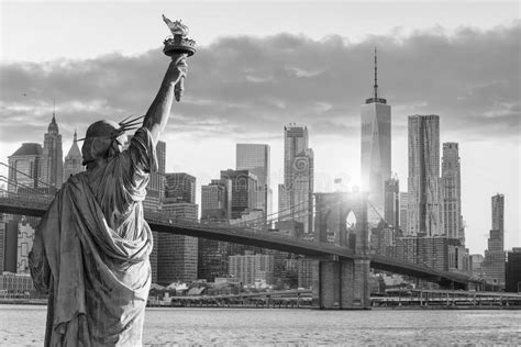 Statue Liberty and New York City Skyline Black and White Editorial ...