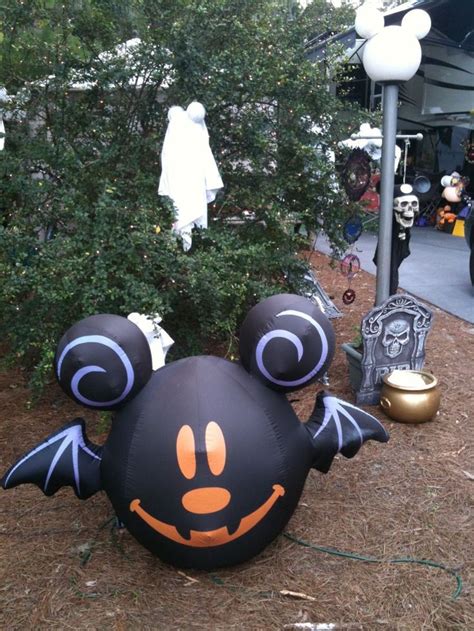 Best Halloween Decorations at Disney | Presépios, Halloween, Manila