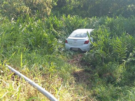 Carro cai em barranco às margens da SC 421 Jornal de Pomerode