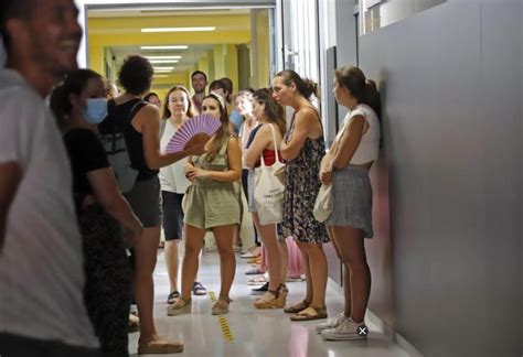 Los Docentes Interinos Defienden Su Prioridad Para Elegir Las Plazas