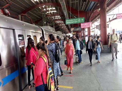 Delhi Metro Blue Line Commuters Stranded Delayed Due To Technical Snag