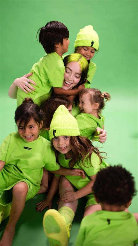 Billie With Children With Images Billie Billie Eilish Singer