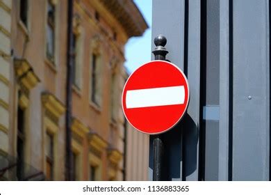 Red No Entry Traffic Sign Isolated Foto Stok 1136883365 Shutterstock