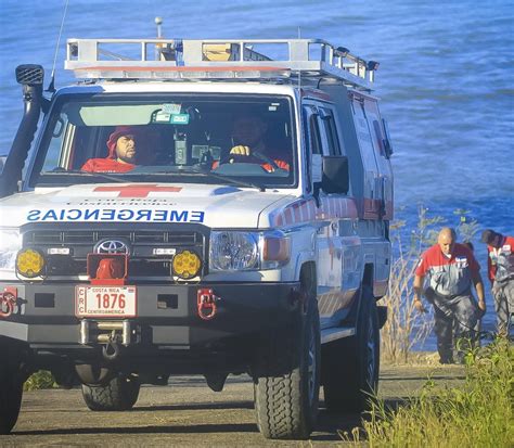 Cruz Roja continúa búsqueda de hombre que fue arrastrado por una