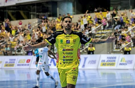 Jaraguá Futsal vence Blumenau e continua no pelotão dos líderes da Liga