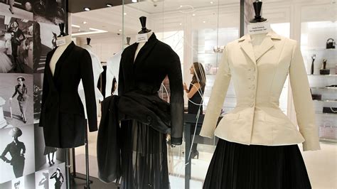 La Historia Detrás De La Icónica Chaqueta Bar De Dior Que Cumple 75