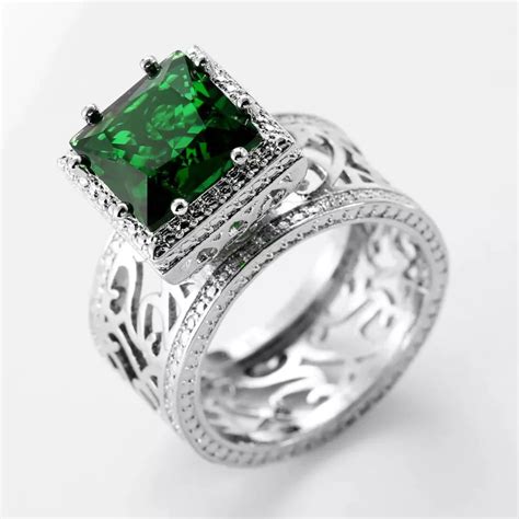 Emerald Vintage Ring – Honey, I’m home Accessories.