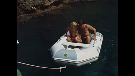 AusCAPS Robbie Williams Nude In Robbie Williams 1 02 Nobody Somebody