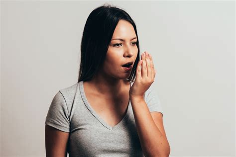 Mau hálito quais as causas como tratar e receitas caseiras CliniGuia