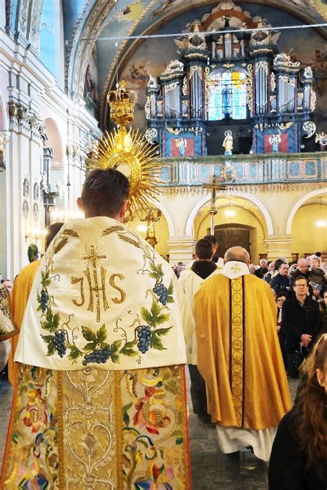 01 01 2023 Procesja eucharystyczna ku czci Najświętszego Imienia