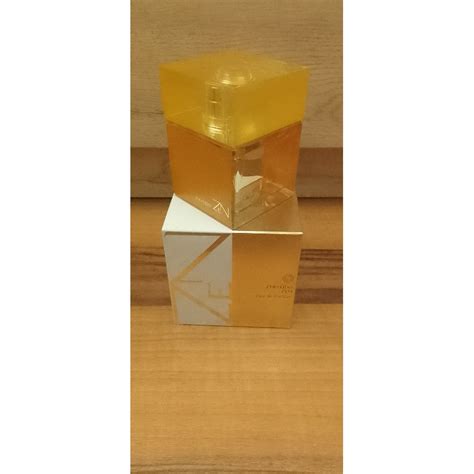 Shiseido Zen - купить женские духи, цены от 230 р. за 2 мл