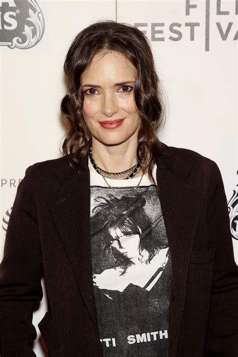 Los 10 Mejores Momentos De Belleza De Winona Ryder Revista Velvet