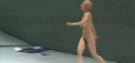 Part Nude Actress With Jiggly Boobs Live On Tv Thisvid