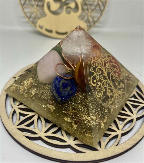 Grande Pyramide Orgonite Chakras Chrisalyde Cr Ations