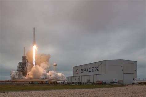 Spacex Launches St Private Rocket From Historic Nasa Pad Then Sticks