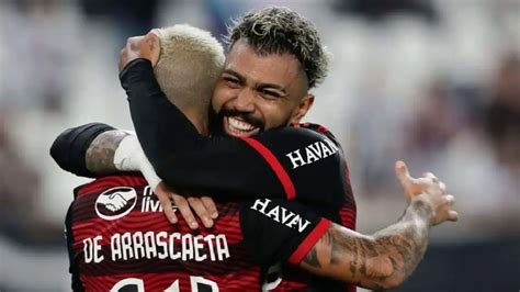 Arrascaeta Elogia Gabigol Por Obsess O Em Marcar Gols Decisivos Pelo