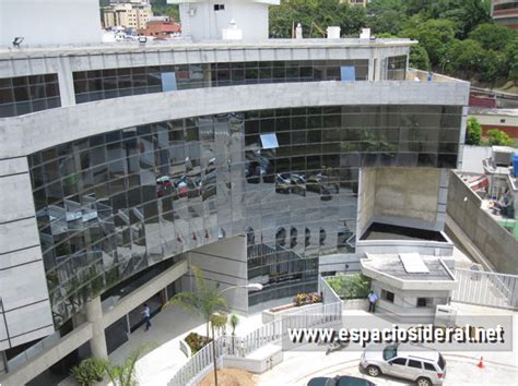 Atención Empresarios Se Alquila excelente oficina en Edificio