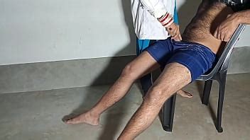 Une jeune infirmière naïve séduite à l hôpital et baise sur la même chaise XXX Nurse Sex