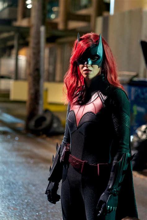 Batwoman Preview Tracking Mouse Through The Looking Glass